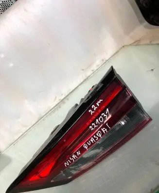 Nissan Qashqai J12 Tailgate rear/tail lights V360010r