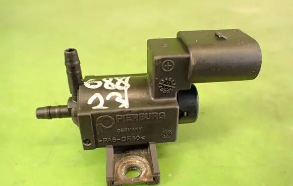 Volkswagen PASSAT B6 Breather valve 037906283D
