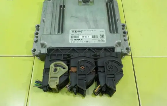 Land Rover Freelander 2 - LR2 Engine control unit/module BH5212C520VC XP287