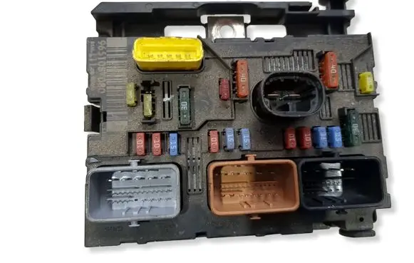 Peugeot 207 Fuse module 9661087080