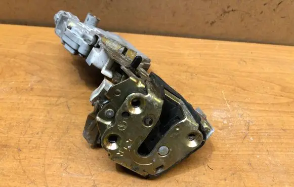 Nissan Terrano Rear door lock
