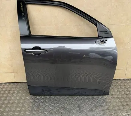 Toyota Yaris Cross Front door