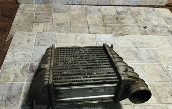 Volkswagen Golf IV Intercooler radiator 1J0145805