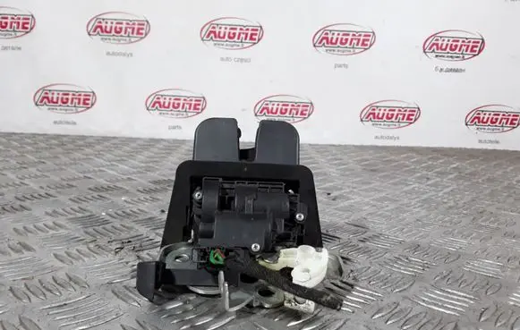 Loading door lock