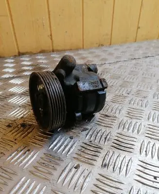 Renault Laguna I Power steering pump 7700823735F