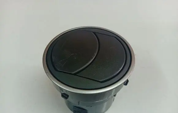 Mazda 3 II Dash center air vent grill BBM464730