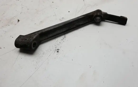 Volvo XC90 Engine mounting bracket