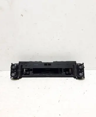 Mercedes-Benz E W210 Seat heating switch 2108200151 679305