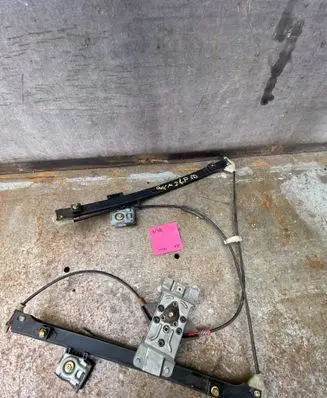 Volkswagen Golf III Front door manual window regulator 