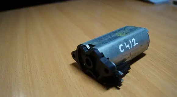 Mercedes-Benz E W212 Seat adjustment motor P1073590703 C412