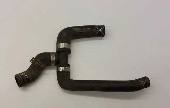 Volkswagen PASSAT B8 Engine coolant pipe/hose 3Q0122058B 3Q0121087