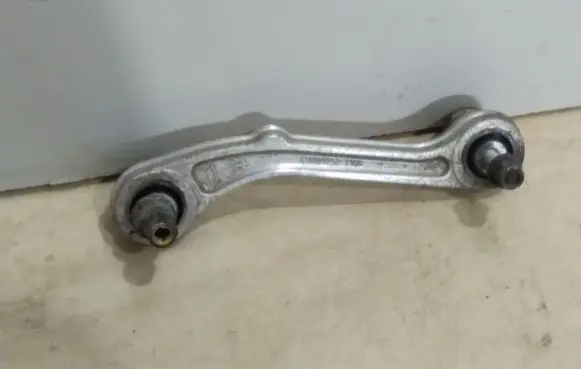 Maserati Ghibli Rear upper control arm/wishbone 670007252