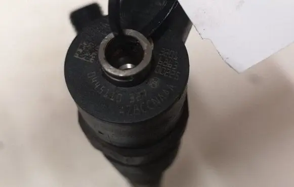 Opel Insignia A Fuel injector 0445110327