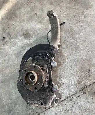 Front wheel hub