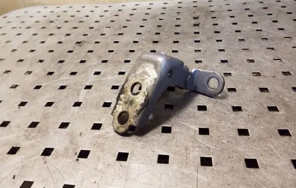 Honda CR-V Front door upper hinge