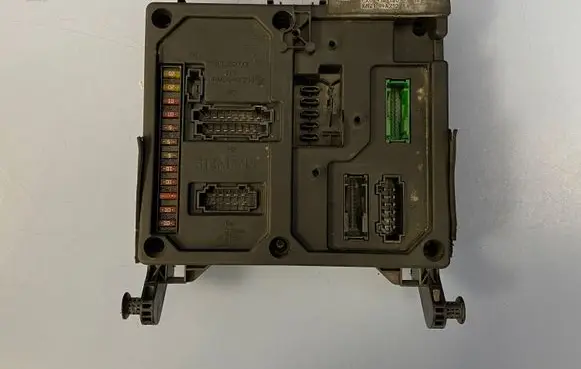 Volkswagen Sharan Fuse module 7M0971882A