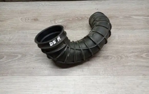 Volvo S60 Turbo air intake inlet pipe/hose 08634143