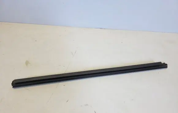 Nissan Qashqai J12 Rubber seal rear door window/glass 828346UA0A