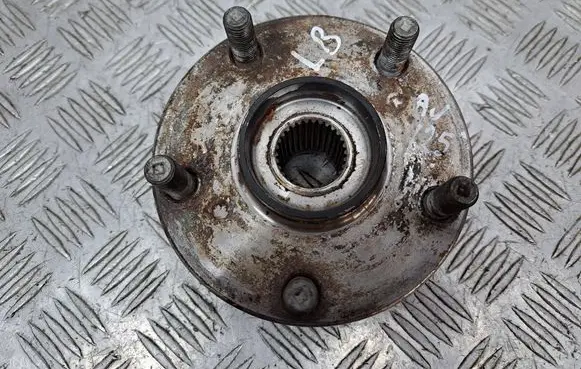 Toyota Avensis T270 Front wheel hub 4355002020