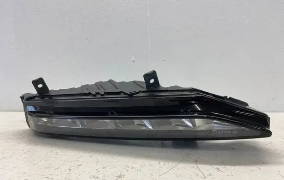 Skoda Superb B8 (3V) Front fog light 3V0941700B 90150337