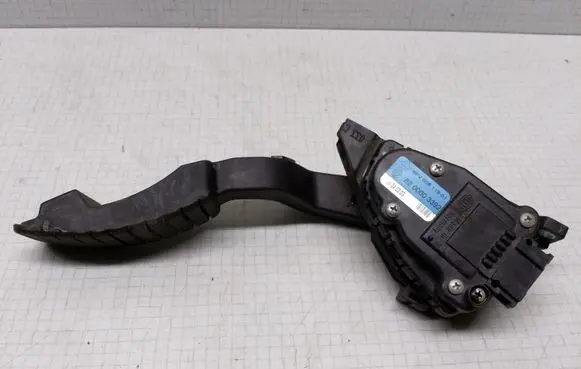 Renault Laguna II Accelerator throttle pedal 8200003392 6PV00811901