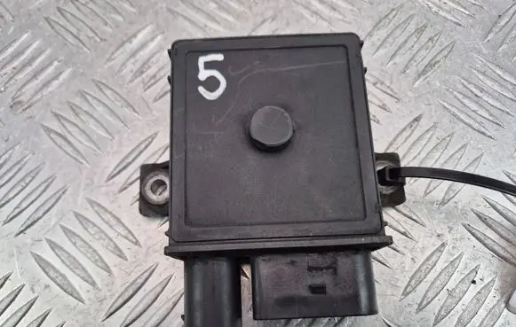 Mercedes-Benz CLS C219 Glow plug pre-heat relay A6421530379