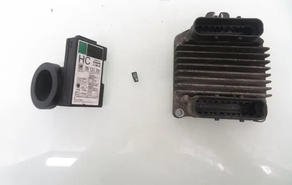 Opel Astra G Engine control unit/module ECU 09131781 09355929 PCF79735S