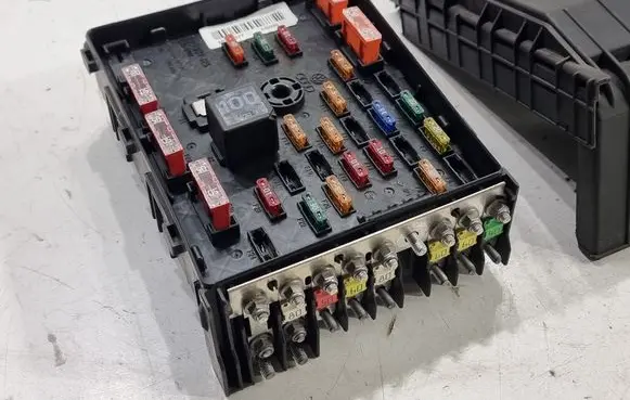 Volkswagen PASSAT B6 Fuse box set 3C0937125