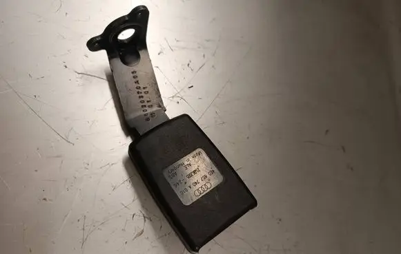 Rear seatbelt buckle