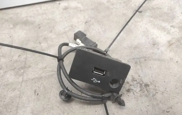 Ford Explorer V USB socket connector CB5T14D202DA