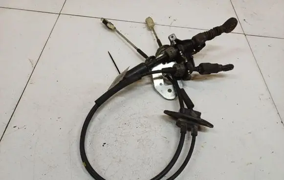 KIA Sportage Gear shift cable linkage