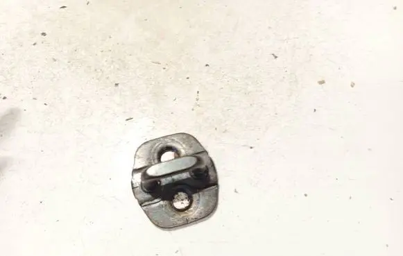 Nissan Murano Z50 Front door lock loop/hook striker 
