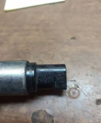 Audi A6 S6 C6 4F Camshaft vanos timing valve 06e109257p