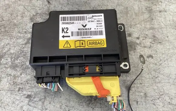 Renault Megane III Airbag control unit/module 285586254R 28404798043 SDW9L06ANS