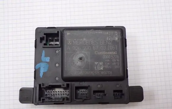 Mercedes-Benz Sprinter W906 Wing mirror control module A9069006703