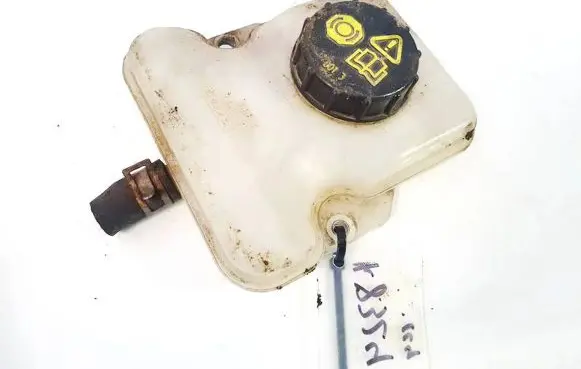 Mazda 5 Brake fluid reservoir c23643550 k1900