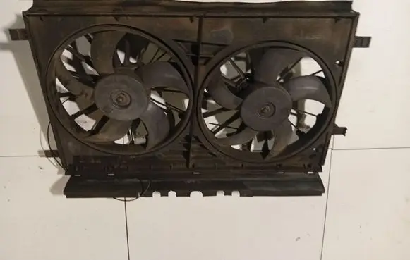 Chrysler Sebring (JS) Radiator cooling fan shroud