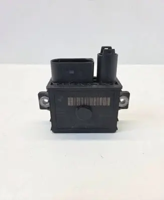 BMW 5 GT F07 Glow plug pre-heat relay 780015605 0005125880 0522140102