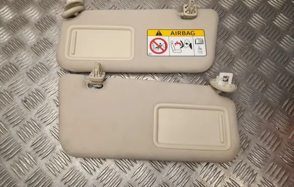 Lexus CT 200H Sun visor 038