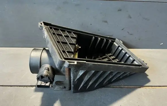Nissan X-Trail T30 Air filter box BN300
