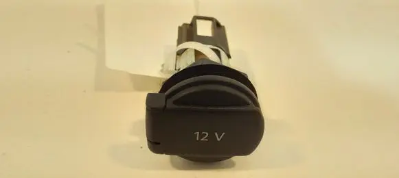 Volkswagen PASSAT B7 12 V Socket (rear) 