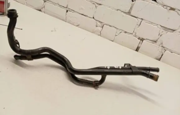 Coolant pipe/hose