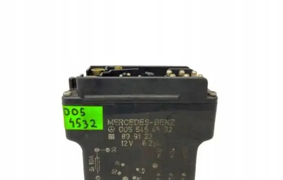 Mercedes-Benz S W126 Glow plug pre-heat relay A0055454532