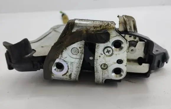 Lexus IS 220D-250-350 Front door lock 5K1510