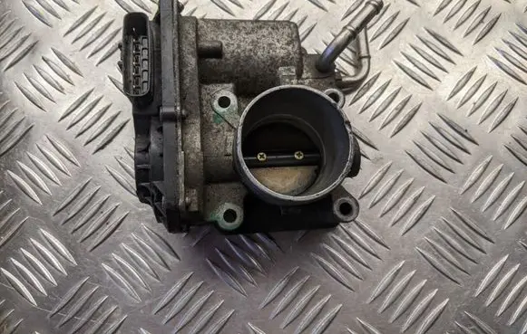 Toyota Corolla E120 E130 Throttle valve 220300D020