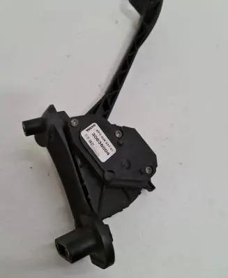 Volvo V70 Accelerator throttle pedal 30636004 L014601 6PV00853700