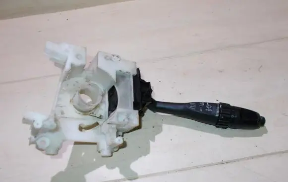 Mitsubishi Carisma Wiper control stalk mb953700