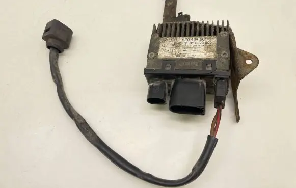 Audi A4 S4 B7 8E 8H Coolant fan relay 8E0959501Q