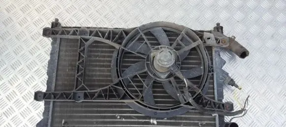 Renault Laguna I Coolant radiator