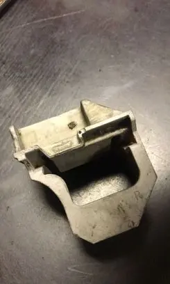 BMW 1 E82 E88 Radiator mount bracket 7807186